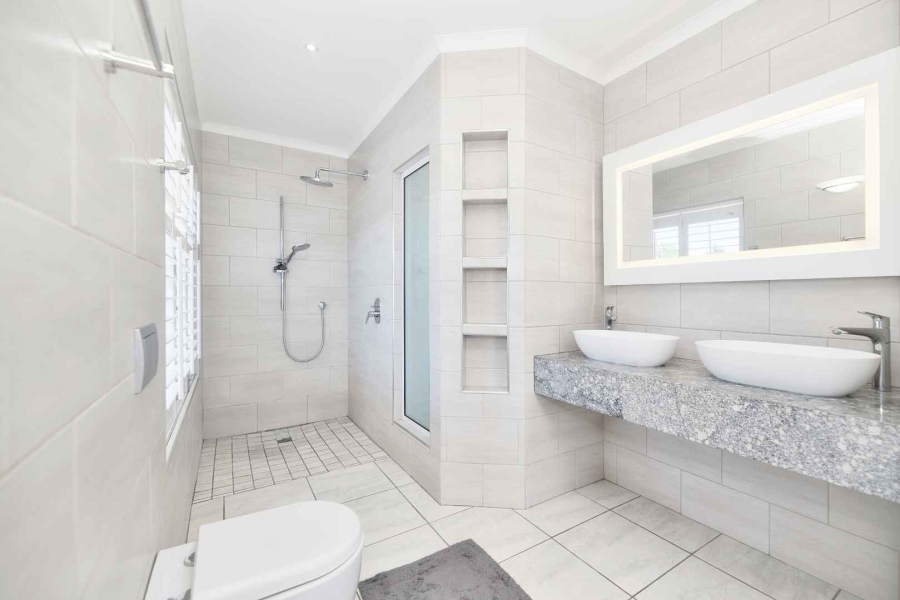 7 Bedroom Property for Sale in Hermanus Heights Western Cape